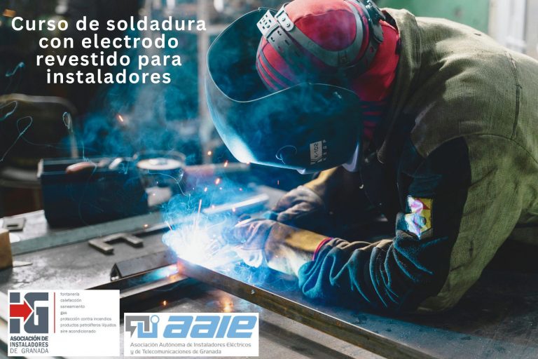 Imagen de soldador trabajando